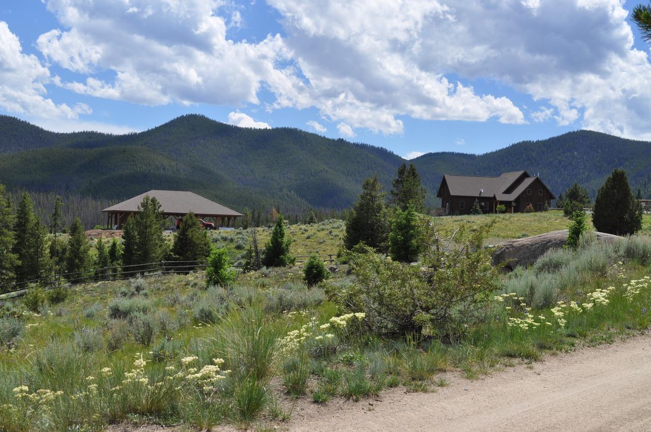 Homestake Lodge Whitehall Eksteriør bilde
